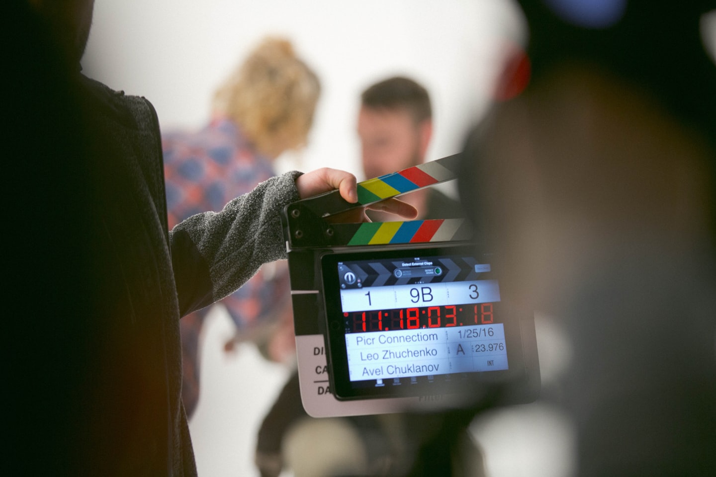 Klaps filmowy podczas przygotowania ujęcia